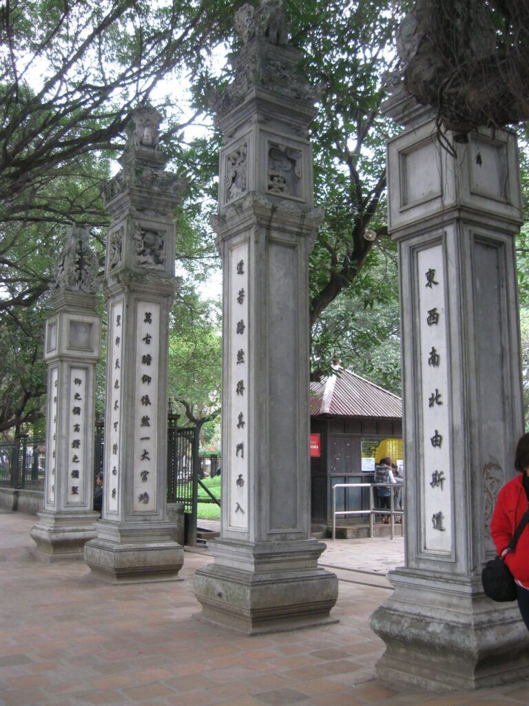 temple of literature 4 nghi mon ngoai